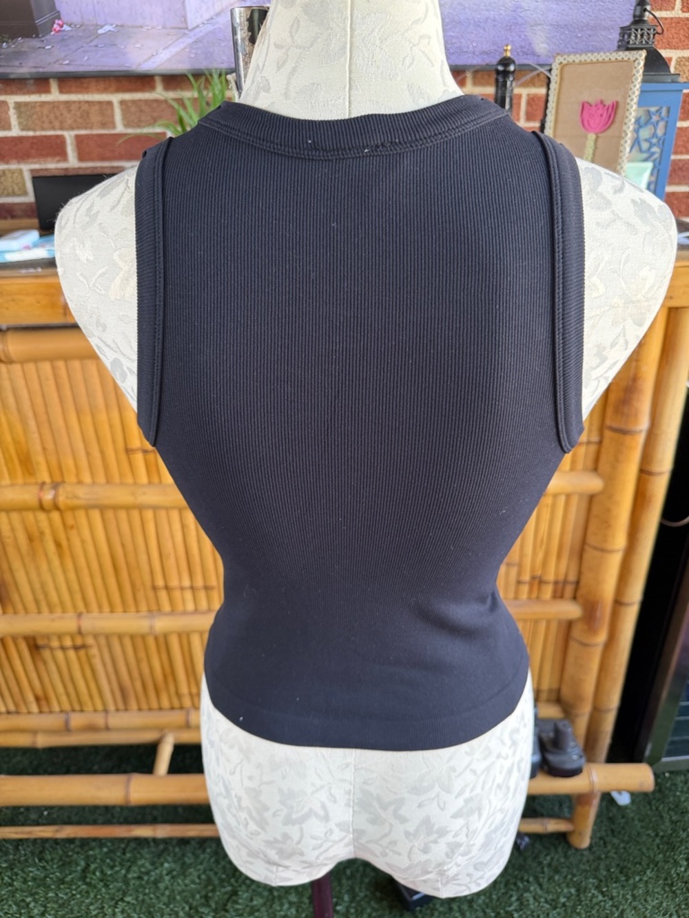 Dynamic Tedi Ribbed Tank Top - Picture 7 of 9